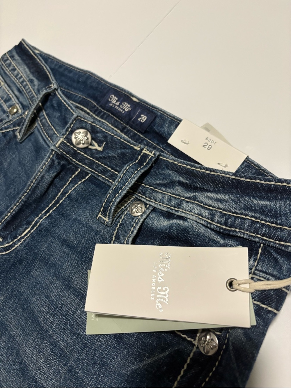 NWT Miss Me Mid Rise Boot Cut Wing Pocket Jeans Size 29 - Picture 2 of 7